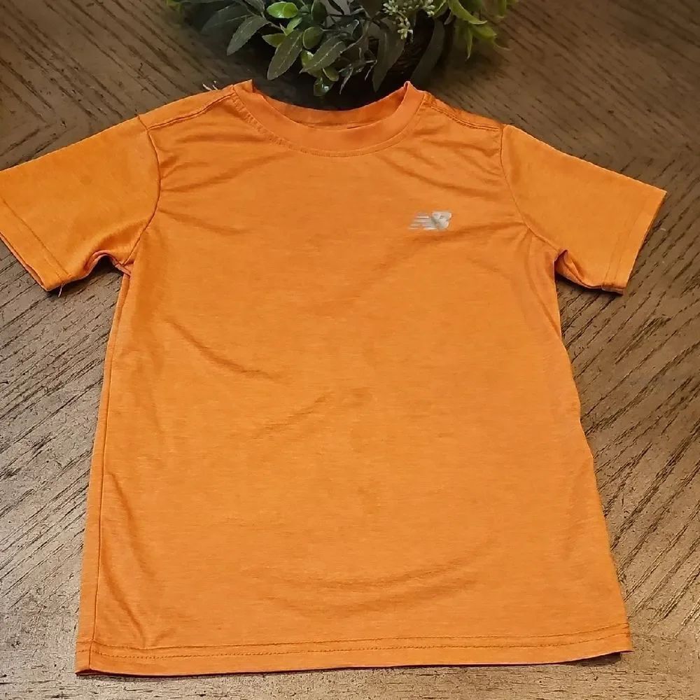 New Balance Vibrant Orange Kids Tee Size 8